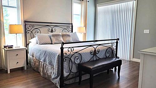 Lake View Cottage Fantastic Views - 2 Kitchens in Osoyoos, Canada