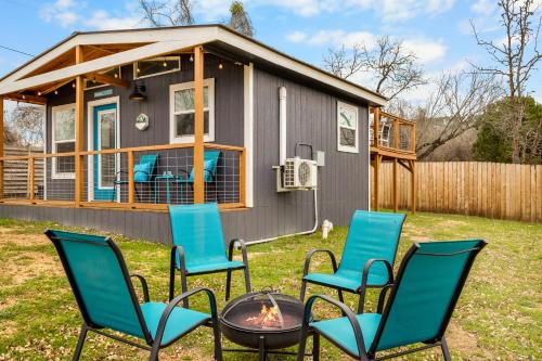 Hunka Hunka Cabin in New Braunfels, USA