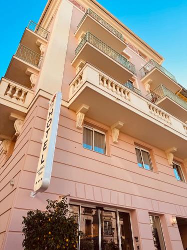 Exterior view, Hotel Gabriel in Menton