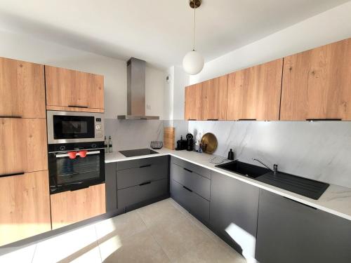 Cottage de Villepey, villa near beach, swimming pool in Frejus