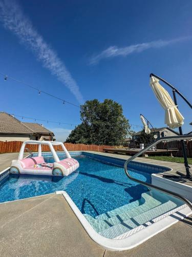 Relax in Style 5BR Home Hot Tub & Games – khách sạn tại Northwest