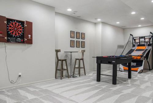 Relax in Style 5BR Home Hot Tub & Games Relax in Style 5BR Home Hot Tub & Games