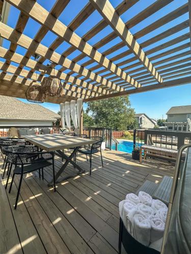 Relax in Style 5BR Home Hot Tub & Games Relax in Style 5BR Home Hot Tub & Games