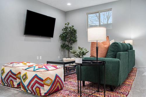 Relax in Style 5BR Home Hot Tub & Games Relax in Style 5BR Home Hot Tub & Games