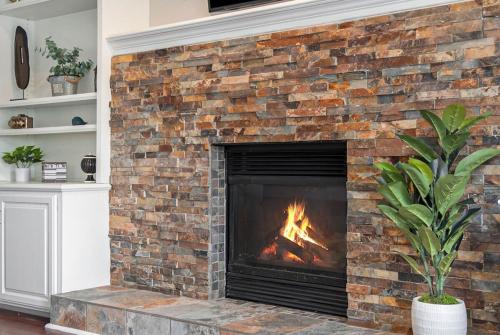 Relax in Style 5BR Home Hot Tub & Games Relax in Style 5BR Home Hot Tub & Games