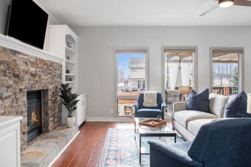 Relax in Style 5BR Home Hot Tub & Games Relax in Style 5BR Home Hot Tub & Games