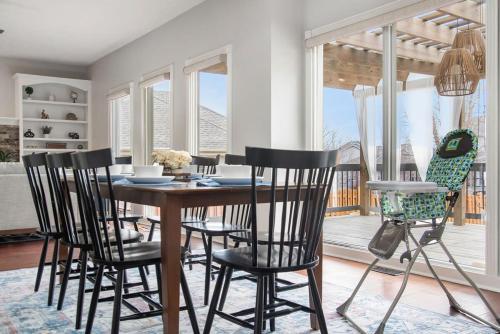 Relax in Style 5BR Home Hot Tub & Games Relax in Style 5BR Home Hot Tub & Games