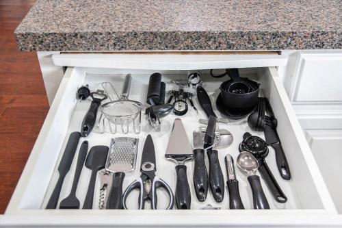 Relax in Style 5BR Home Hot Tub & Games Relax in Style 5BR Home Hot Tub & Games