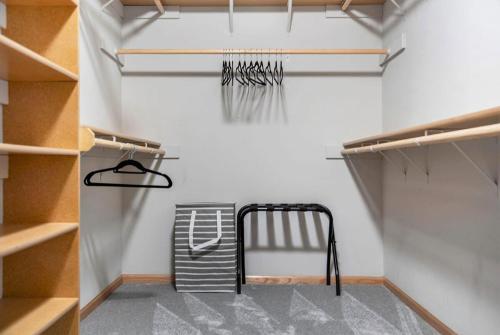 Relax in Style 5BR Home Hot Tub & Games Relax in Style 5BR Home Hot Tub & Games