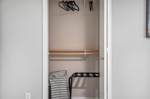 Relax in Style 5BR Home Hot Tub & Games Relax in Style 5BR Home Hot Tub & Games