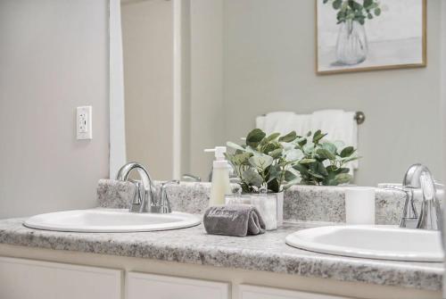 Relax in Style 5BR Home Hot Tub & Games Relax in Style 5BR Home Hot Tub & Games