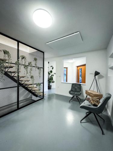 Oasis Airport Apartments and Rooms