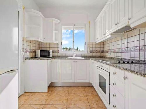 Létesítmények, Laura with private pool in Costa del Zefir