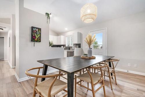 Elegant Escape-Fenced Yard BBQ & Cozy Fire Pit in Millard