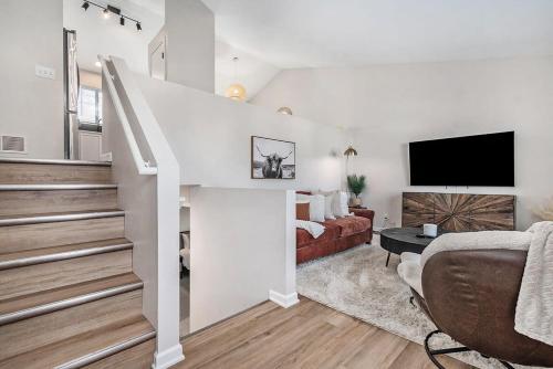 Elegant Escape-Fenced Yard BBQ & Cozy Fire Pit in Millard