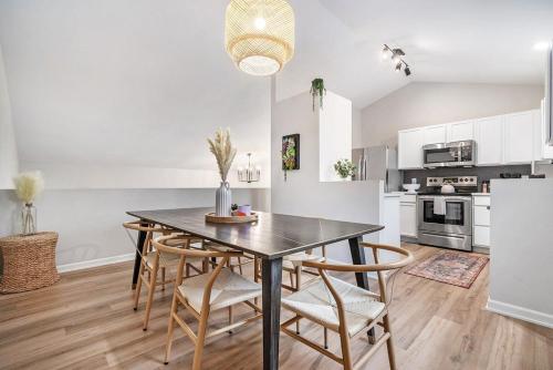 Elegant Escape-Fenced Yard BBQ & Cozy Fire Pit in Millard