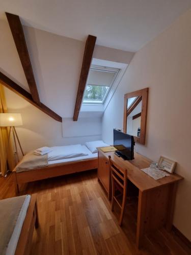 652211565 Art Hotel Kristal