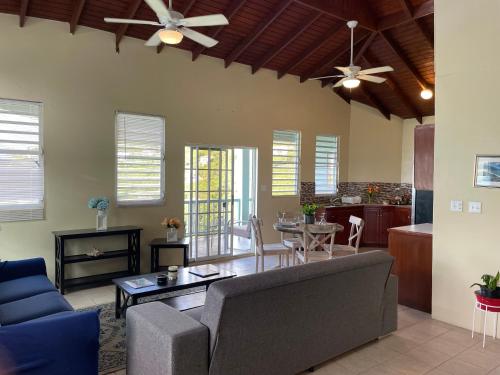 Bay View Villa in 토르톨라