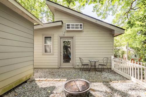Modern guest house in East Atlanta Village in East Atlanta