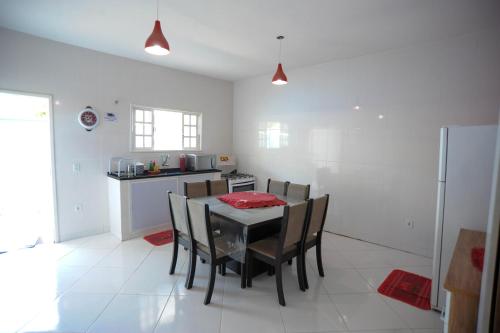 Konyha, Casa confortavel com WiFi, piscina e churrasqueira in Fazendinha