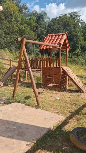 Chalé em Lagoa Dourada (Chale em Lagoa Dourada) in ปราโดส