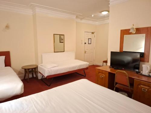 Borough Arms Hotel - image 14