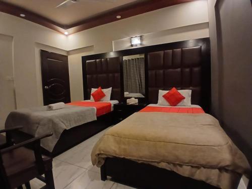Standard Twin Room image 2