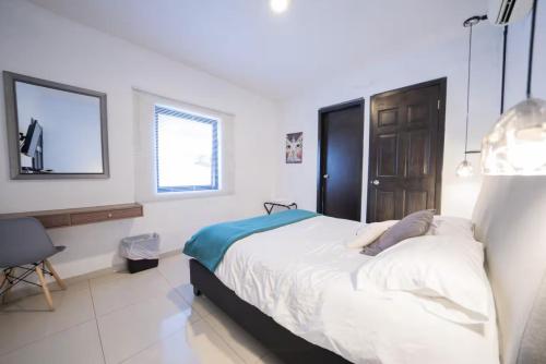 Deluxe Double Room with Balcony image 1