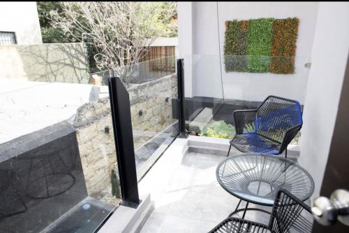 Deluxe Double Room with Balcony image 4