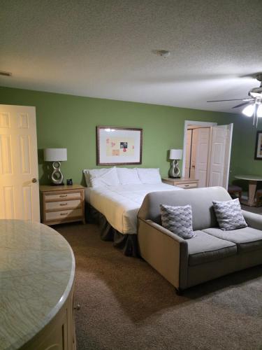 6BR in Suburban area close to Freeway and Galeria