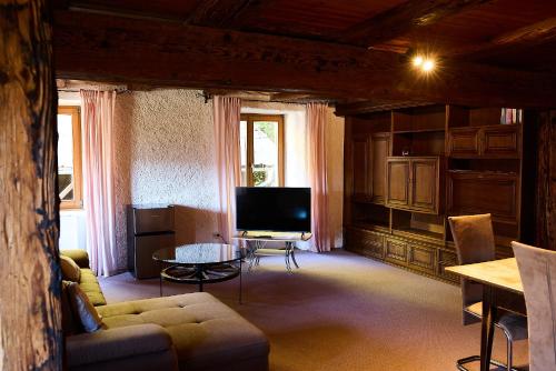 2 bedrooms, 3 beds