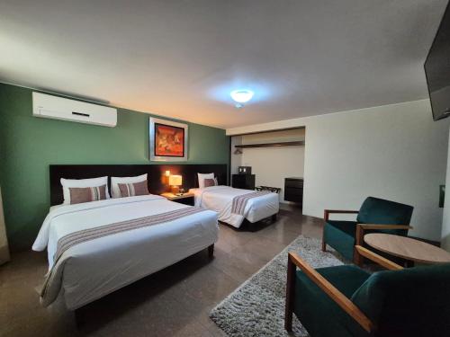 1 queen bed, 1 twin bed