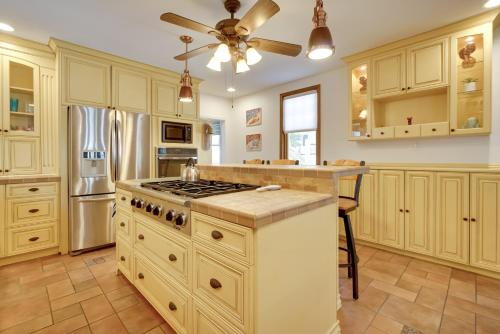 Idyllic Atlantic City Home - 1 Block to Beach in Atlantic City, USA