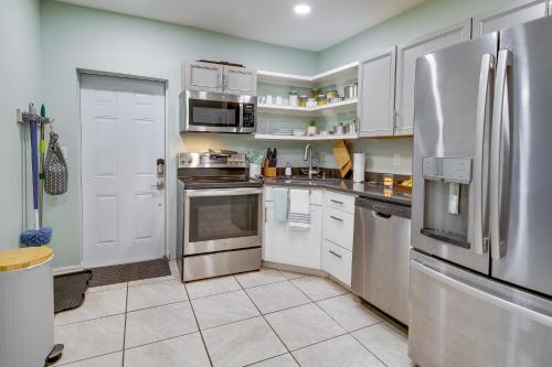 Melbourne Apartment Near Downtown and Beaches! in Melbourne, USA