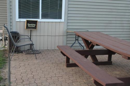 American Host Inn - image 11