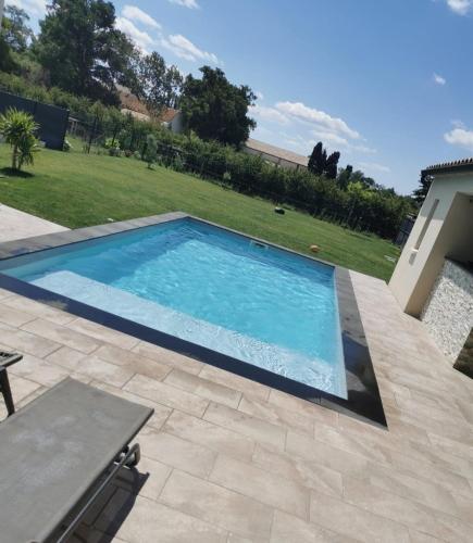 Maison avec piscine et jardin, proche des Alpilles gîte à louer Caphan