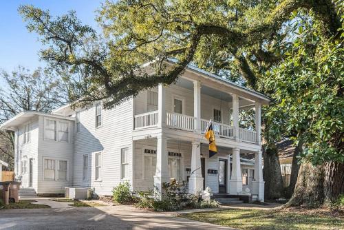 Old Dauphin Way Historic Home - Unit 4 · Mobile