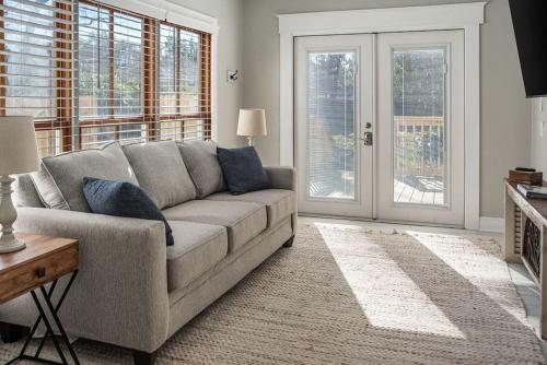 Old Dauphin Way Historic Home - Unit 6 · Mobile