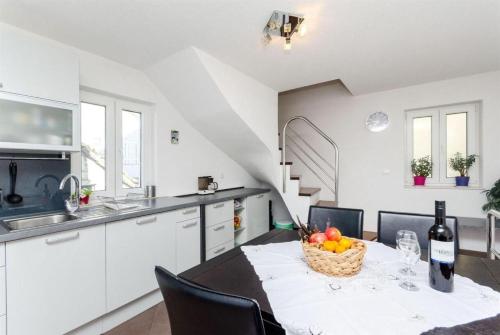 One-Bedroom Apartment image 10