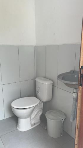 Apartamento 6 Com 2 Suítes, Piscina e 450m da Praia