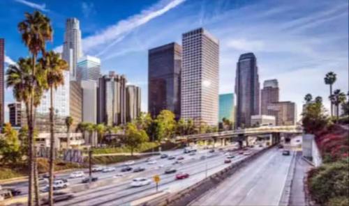Charming 2BR Condo with Onsite Parking Included, Los Angeles