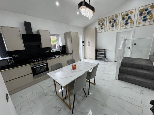 New Modern Stylish Villa Near City Centre Birmingham, with outdoor Hot Tub, Birmingham (fotografie 3)