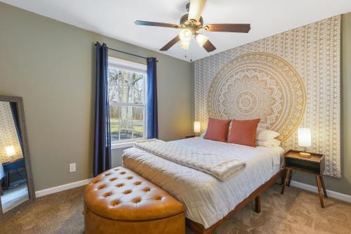 Big East Nashville Home Comfy Convenient plus LARGE Backyard in Nashville, USA