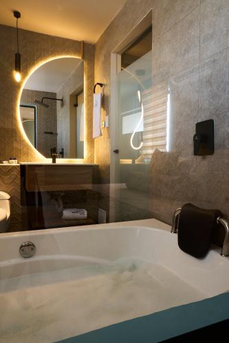 Karstais baseins, Kamaleb Farallones Hotel in Quibdo