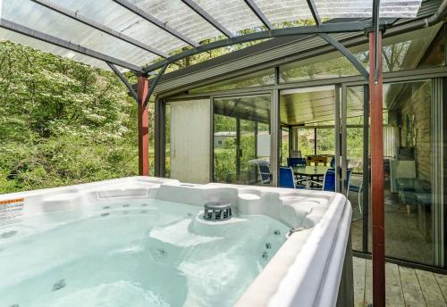 Oaks and Pines - Dog-Friendly Dual Homes in the Woods with Lake Access in Lacota