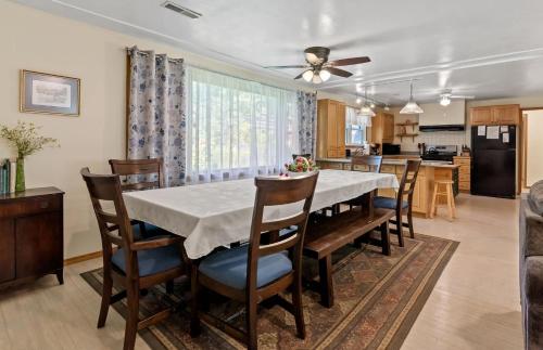 Oaks and Pines - Dog-Friendly Dual Homes in the Woods with Lake Access in Lacota
