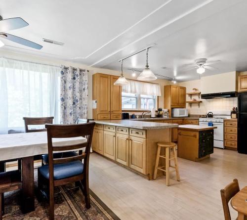 Oaks and Pines - Dog-Friendly Dual Homes in the Woods with Lake Access in Lacota