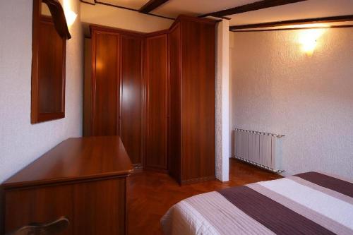 Three-Bedroom Apartment with Terrace and Sea View image 6