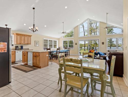 Herons Landing - Open Concept Lakefront Home with Rec Room and Fire Pit in Lacota