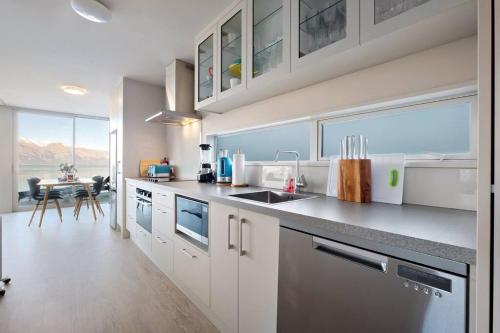 Remarkable VIEWS 2 Bedrooms & BIG DECK - image 5